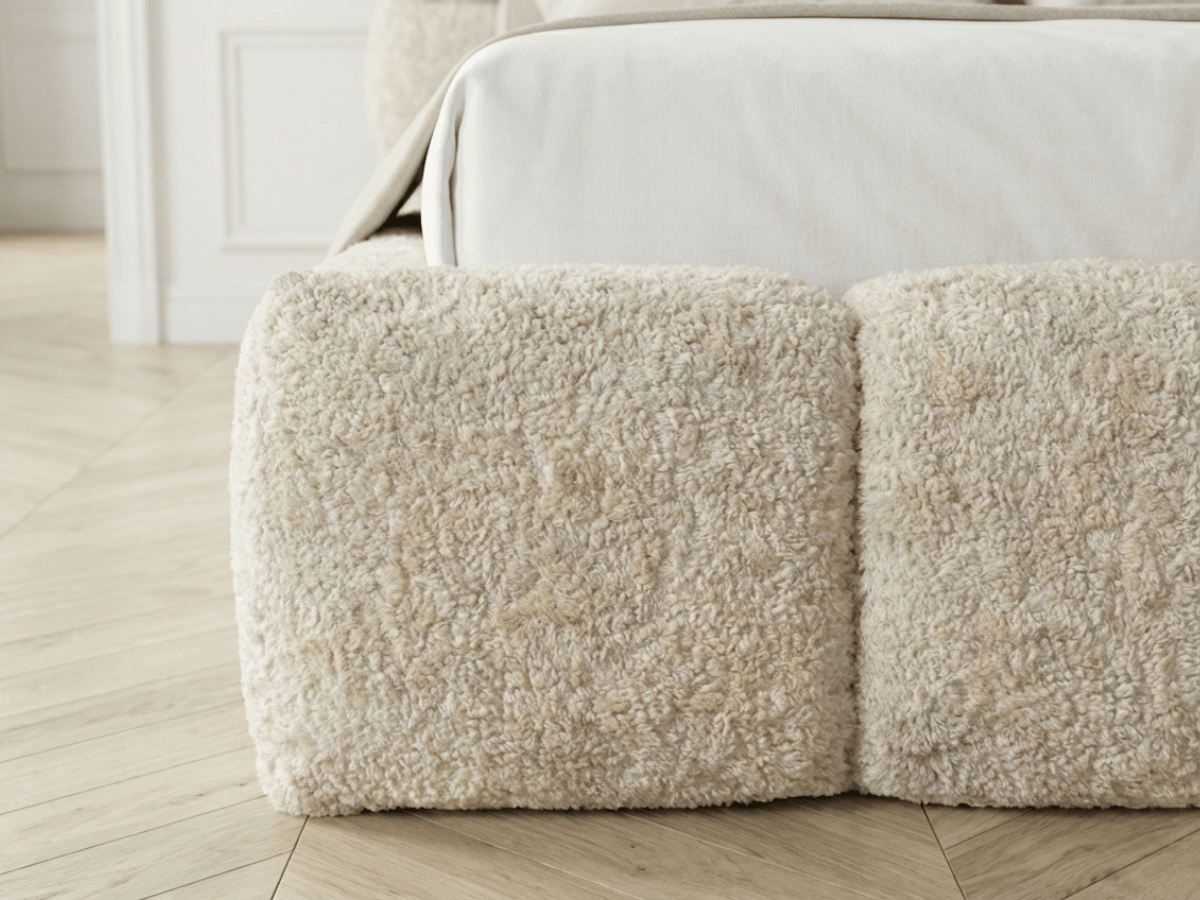 Lit coffre MONCEAU – Tête de lit capitonnée design en velours ou bouclette – Coffre de rangement intégré
